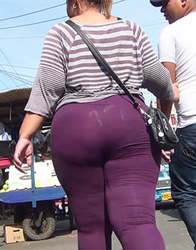 Mega Culo En Leggings Morados